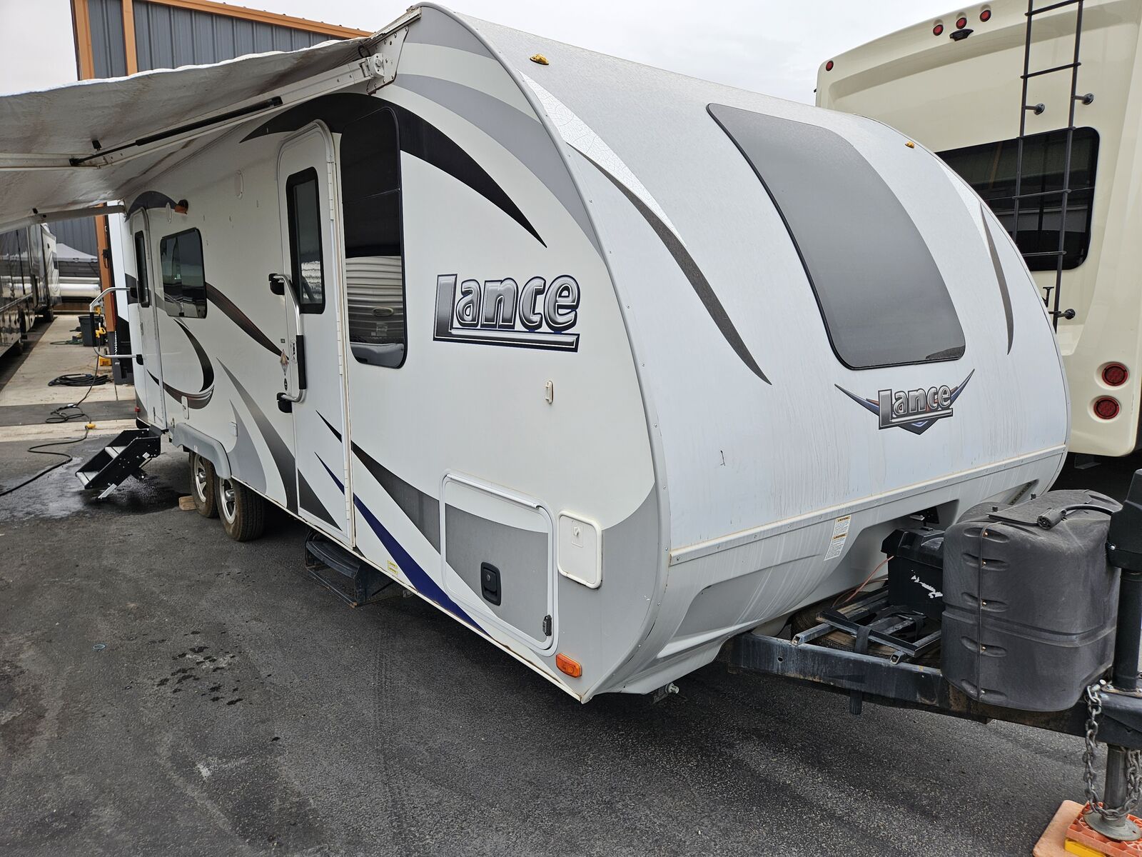 2017 Lance 2285 Electric Slide Out Everything Works! Excellent Condition