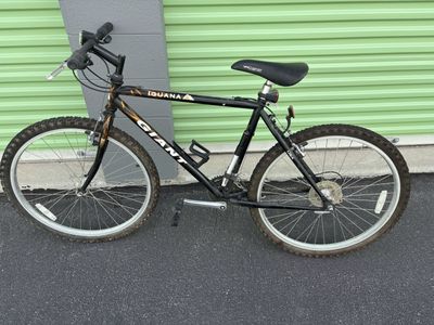 Very nice Giant iguana 26” bicycle in great rideable condition