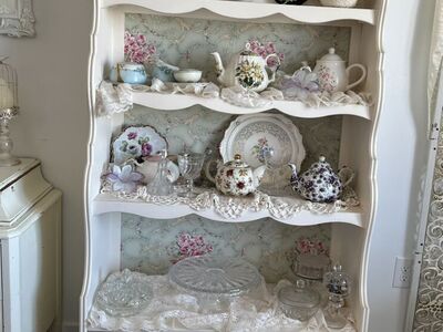 Beautiful Bookshelf/Curio/Display Shelves
