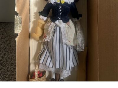 Vintage Franklin Heirloom Porcelain Doll