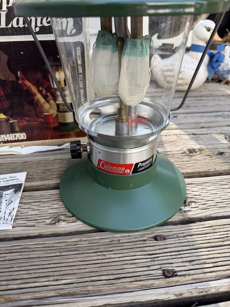 Vintage Coleman Double Mantle Propane Lantern Model 5114B700 with Box & Manual