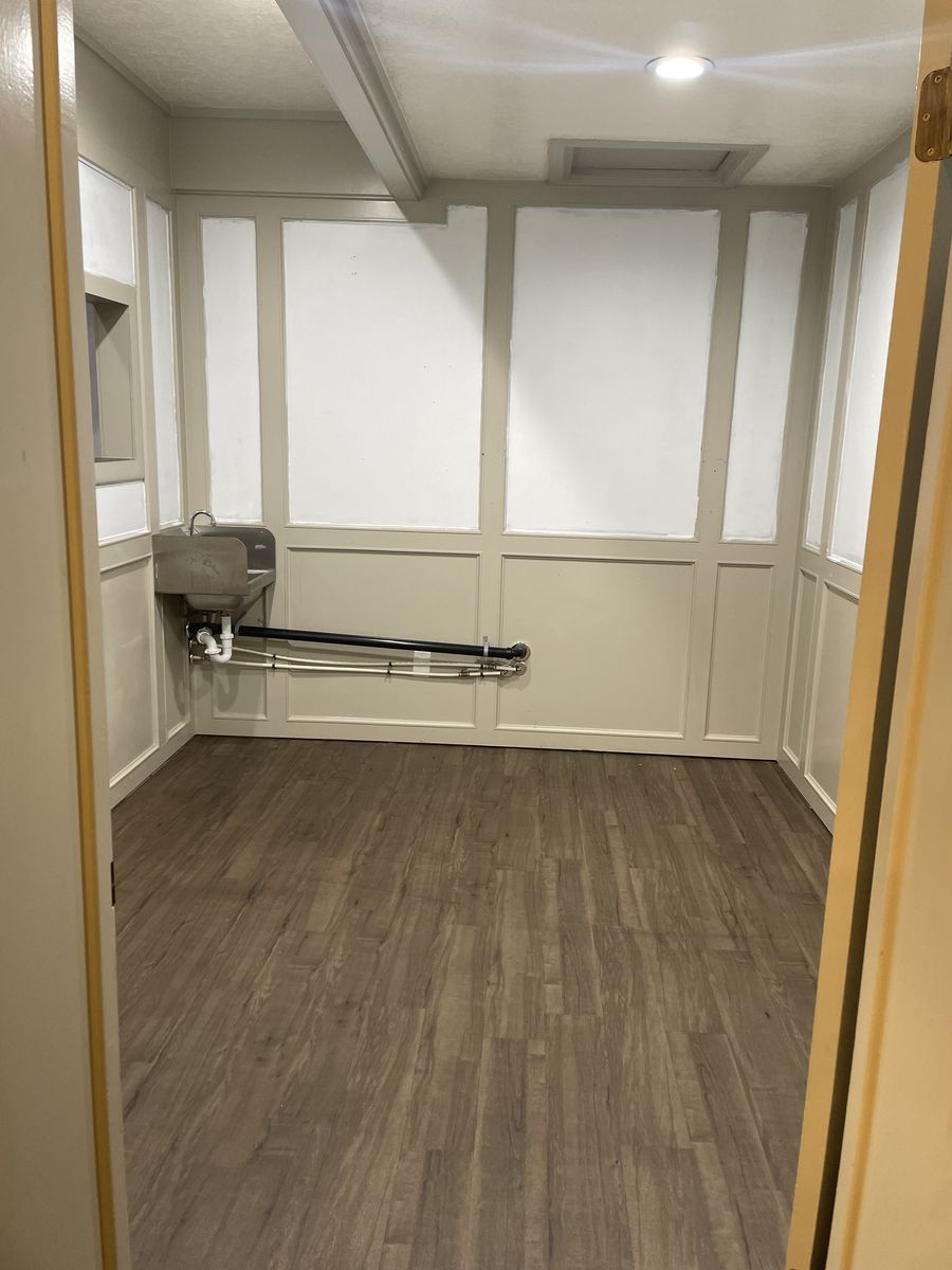 room for rent in beauty salon