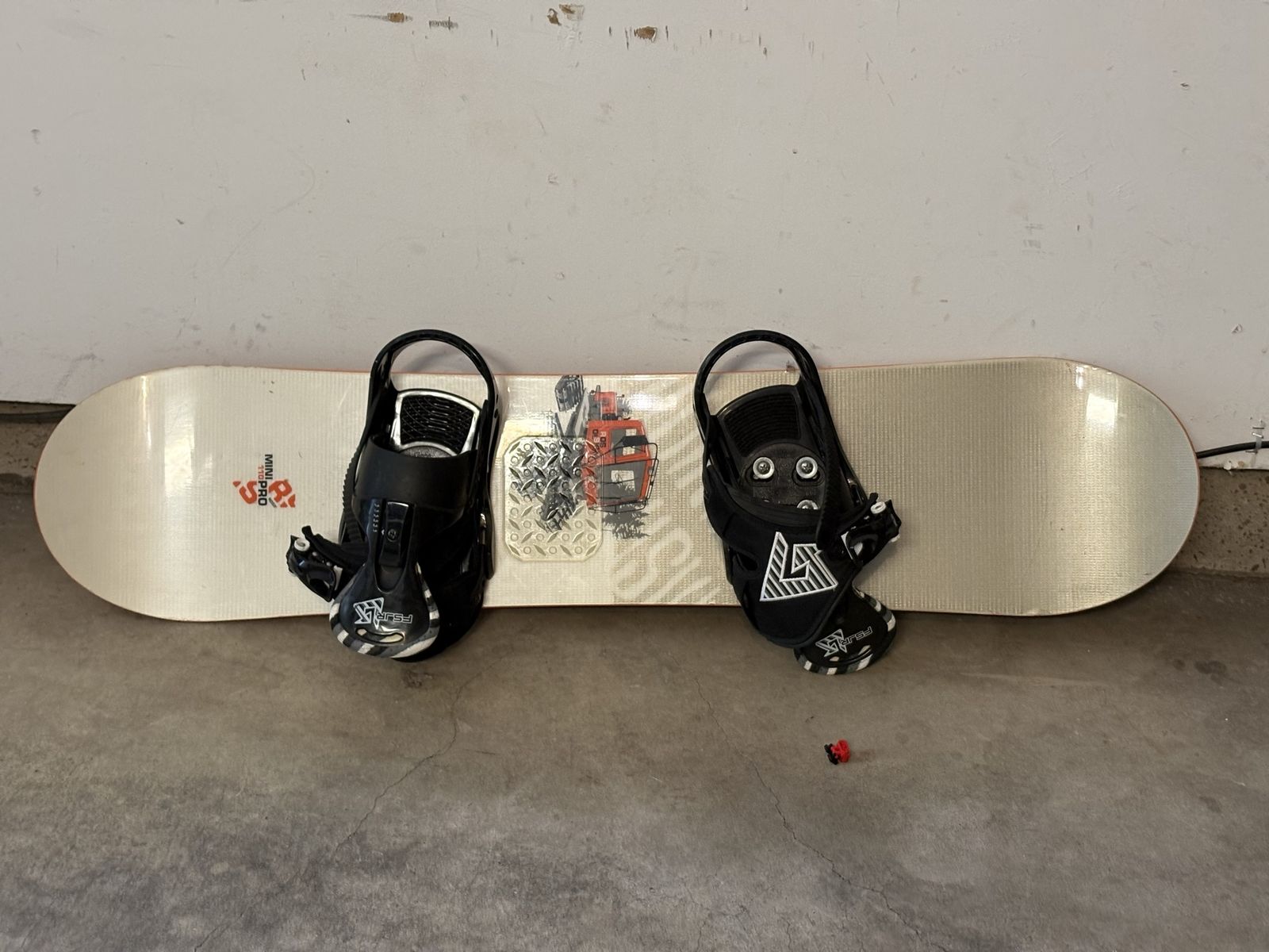 Rossignol Mini Pro 110 Kids Snowboard with FSJR Bindings - UsedExcellent