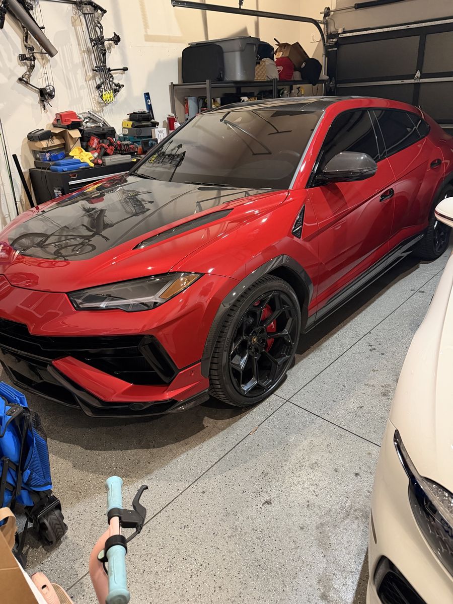 Daily Rental Lamborghini Urus Performante 
