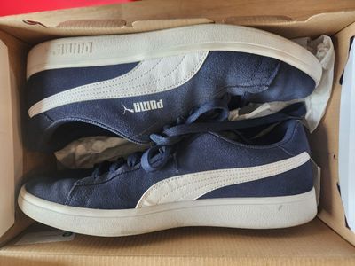 Puma smash v2 sneakers (size 10)