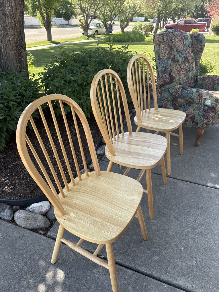 3 Kitchen Chairs, Like New