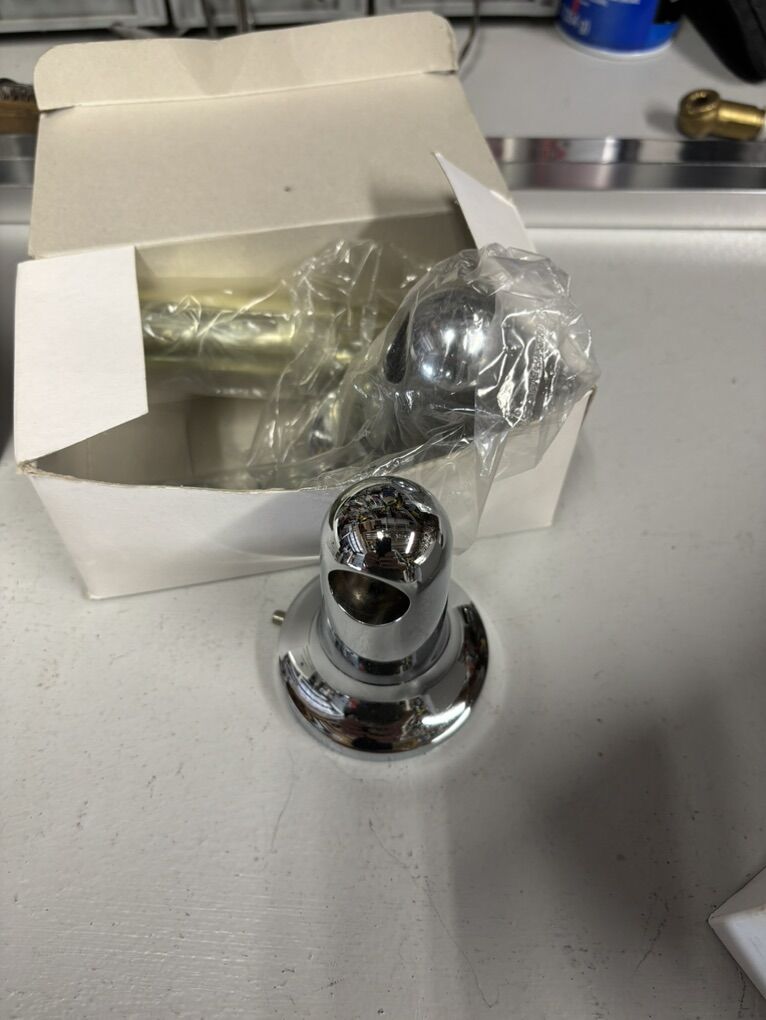 Bathroom, Toilet Paper Towel Rack