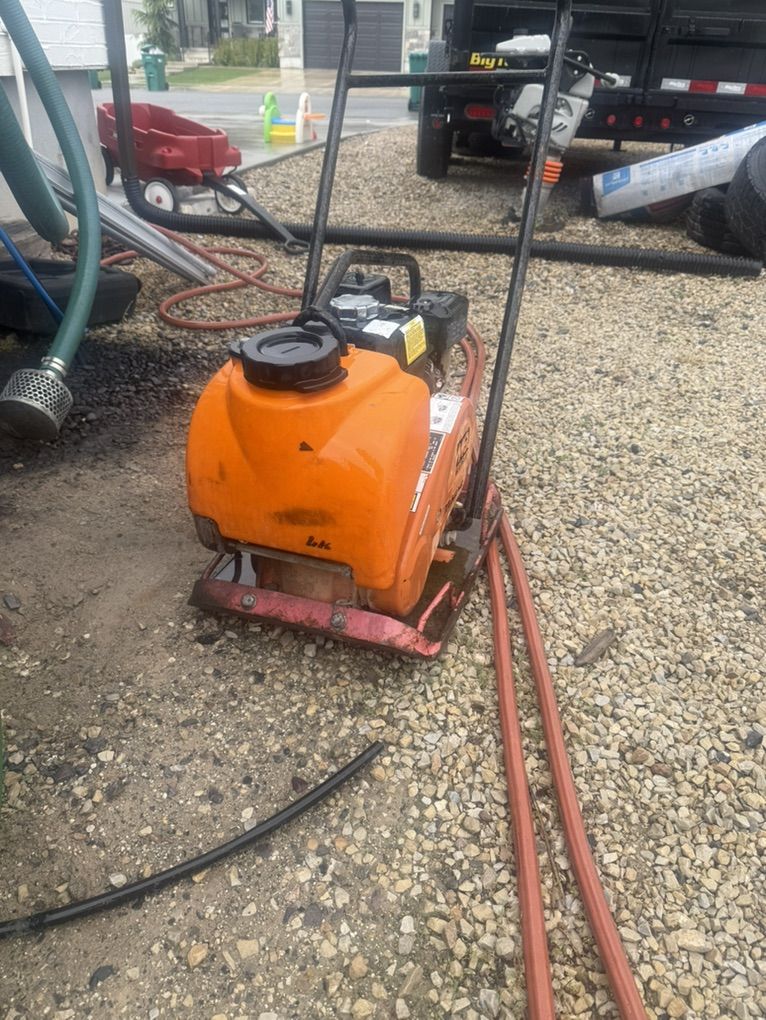 Multiquip 17 Vibratory Plate Compactor