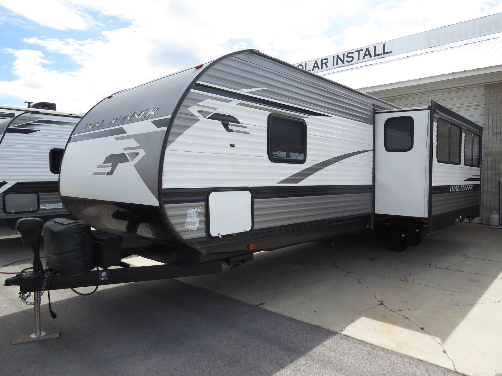 2022 Heartland, Trail Runner 31DB BUNKS! 1 1/2 Bathrooms.