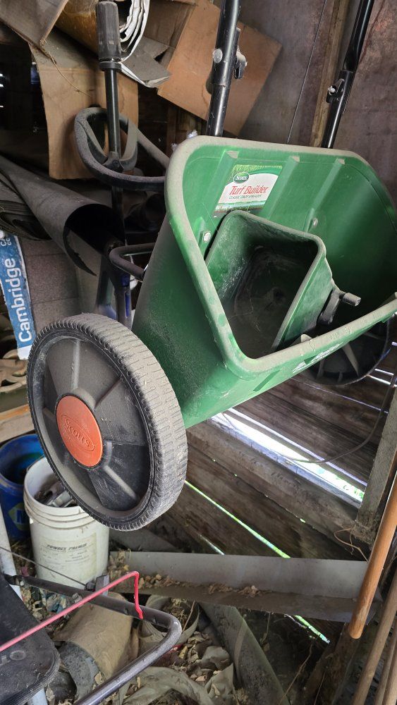 fertilizer  or seed spreader