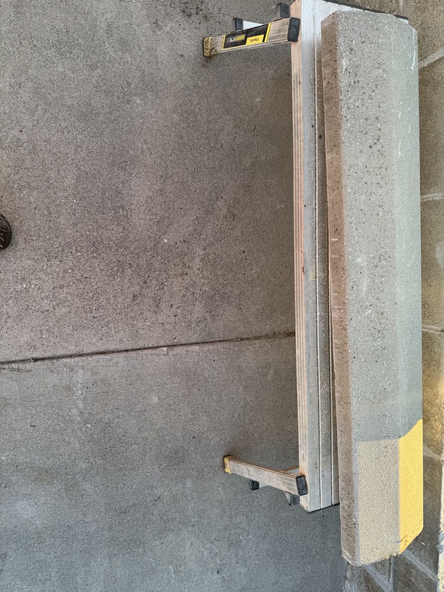 Free Concrete wall cap