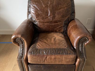 Gorgeous Omnia Riverton Leather Pushback Recliner (Brompton & Croc Accent)
