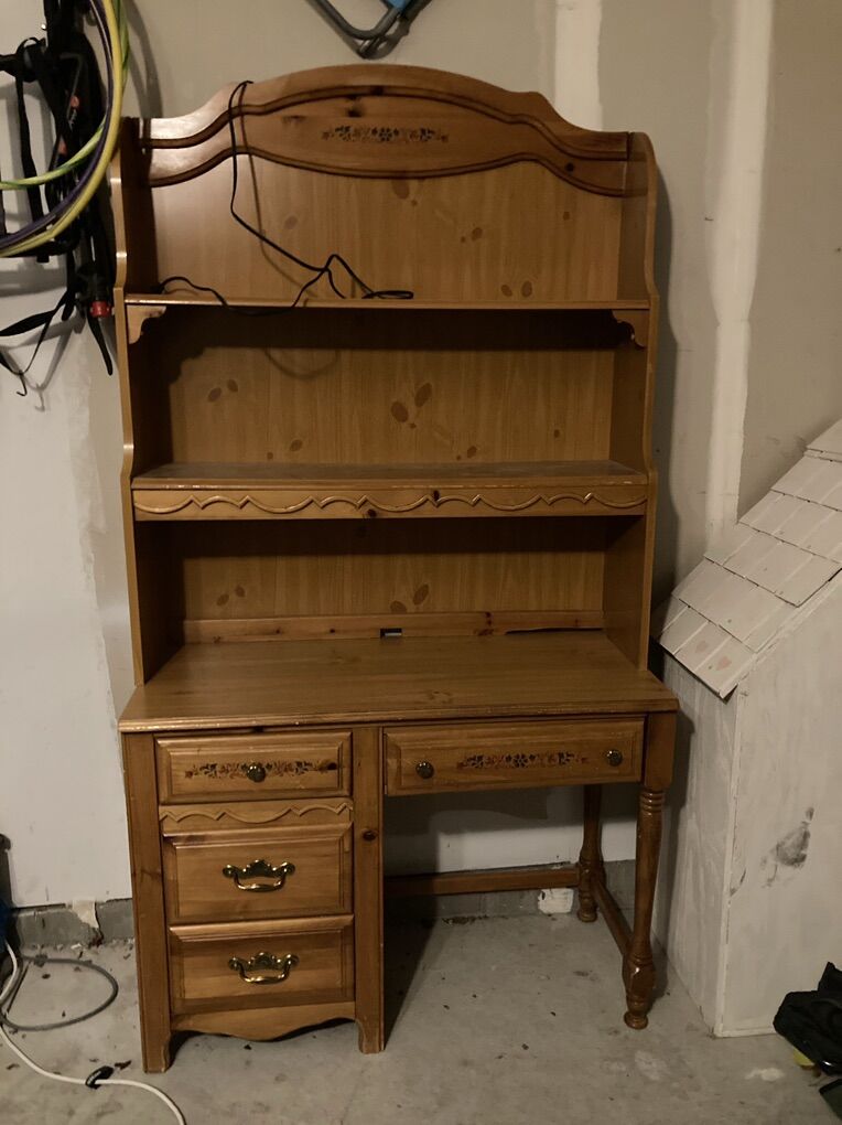 Desk With Hutch