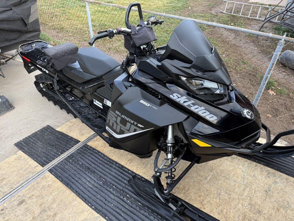 2018 Ski Doo Summit 850 175