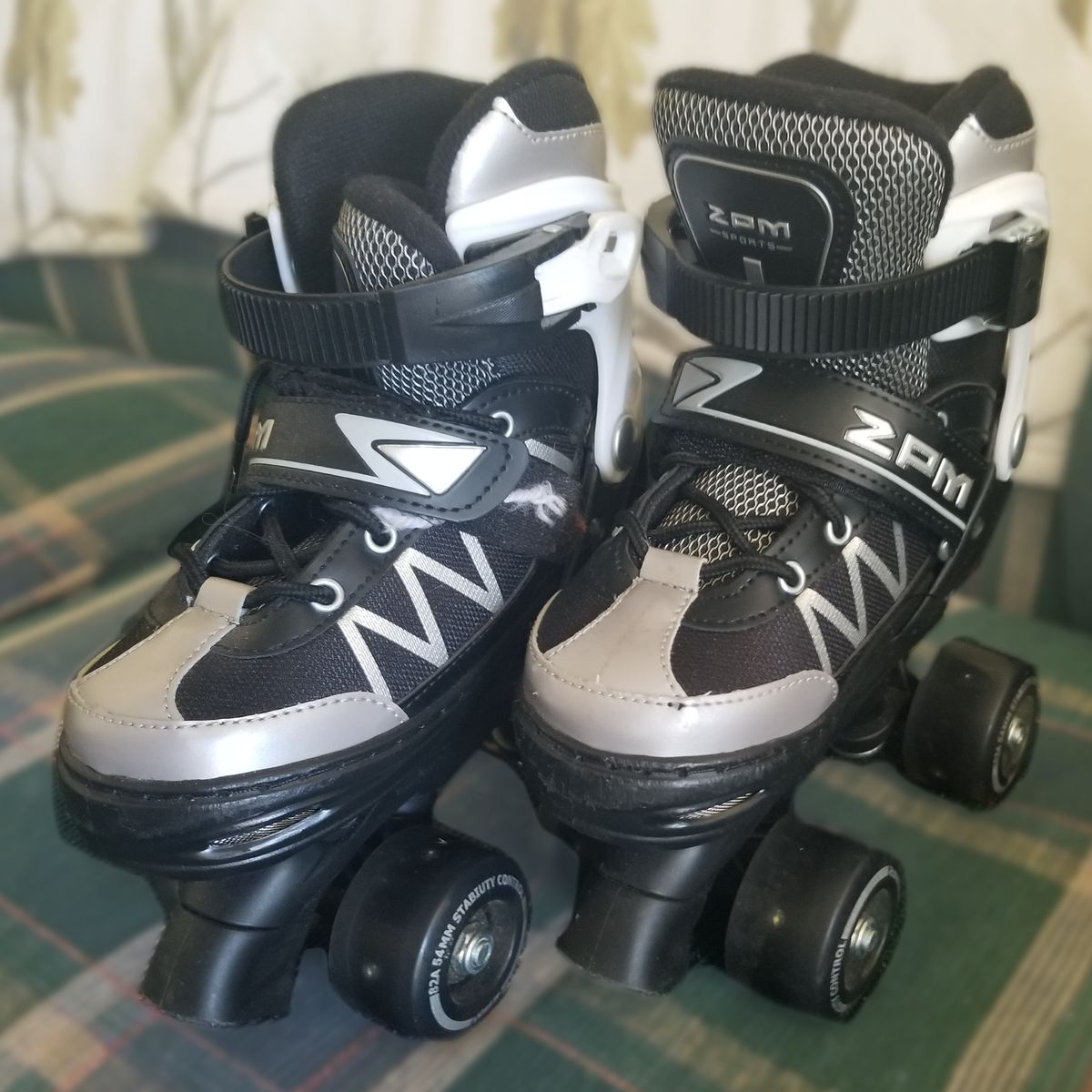 Kids Adjustable Size Skates Size 10-13