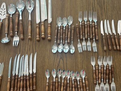 70 Piece Silverware Set