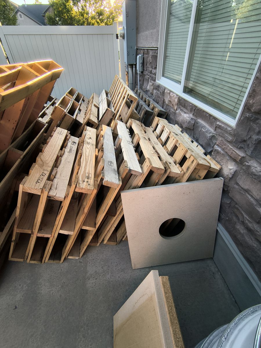 Free pallets take them all