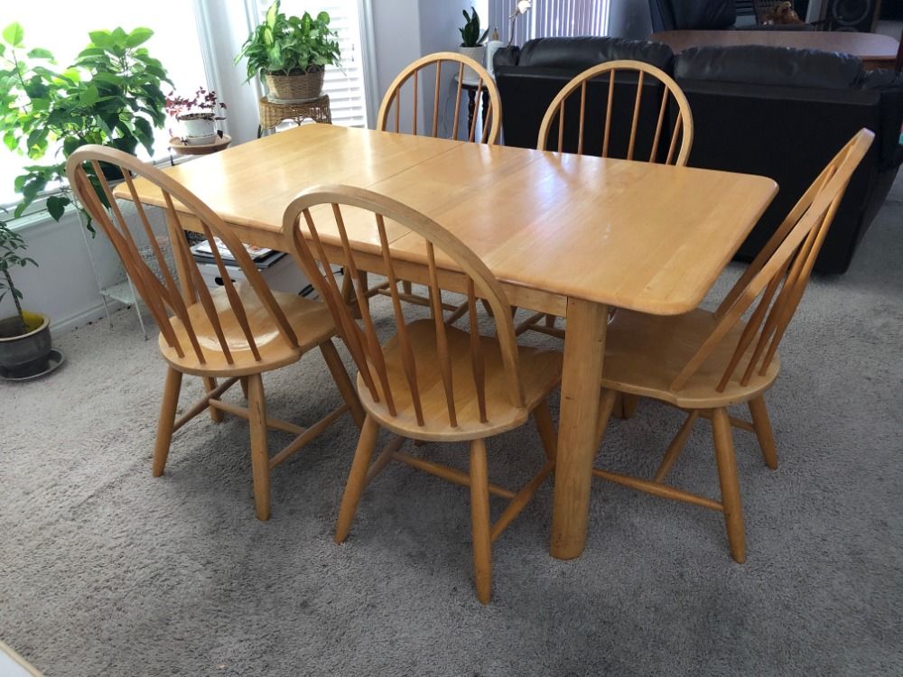 Dining table and 5 chairs