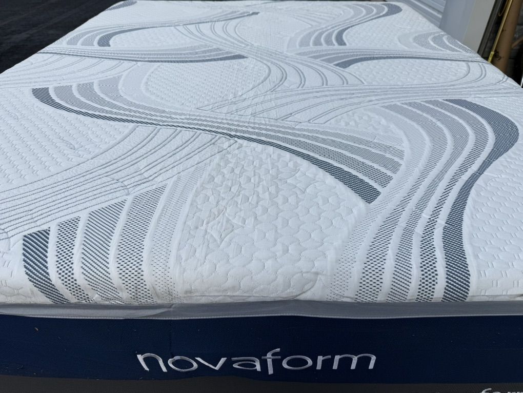 Flawless! Queen novaform Mattress! Only $250
