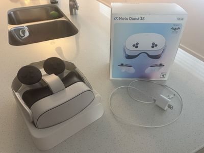 Meta Quest 3S VR Headset 128GB with Controllers and Original Box