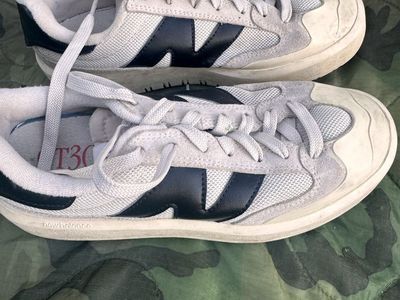 New Balance Leather Sneakers - White/Navy, Mens 7/Womens 8.5