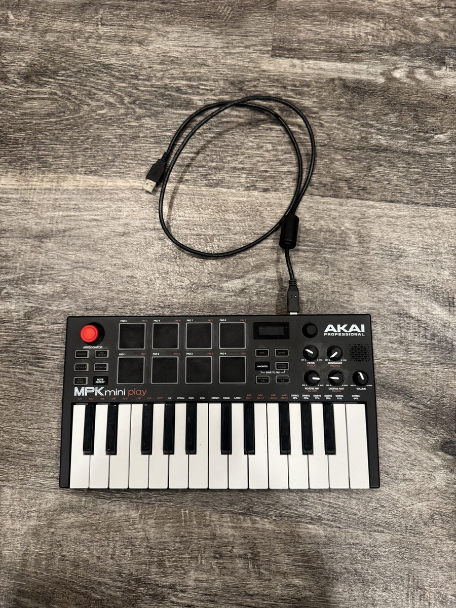 AKAI Professional MPK Mini Play MIDI Keyboard Controller – Works Great