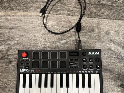 AKAI Professional MPK Mini Play MIDI Keyboard Controller – Works Great