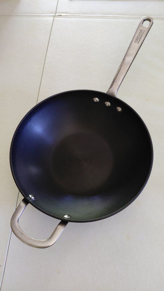 Circular commercial grade 12" wok
