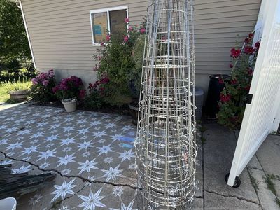 Assorted Tomato Cages