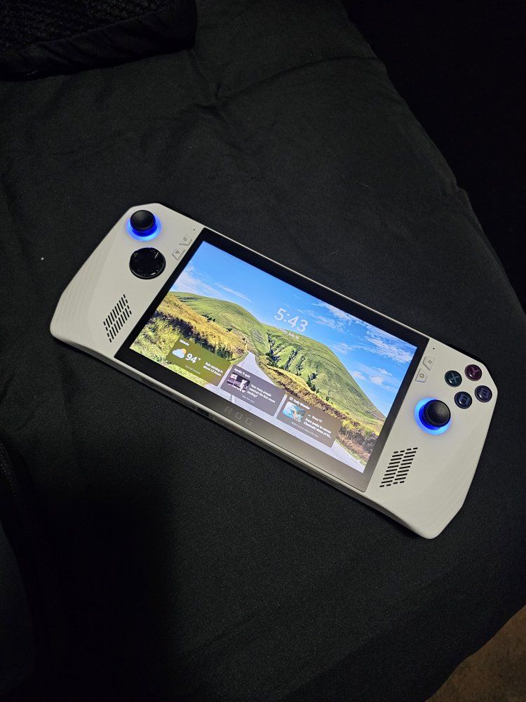 ASUS ROG Ally Handheld Gaming Console - White, Excellent Condition