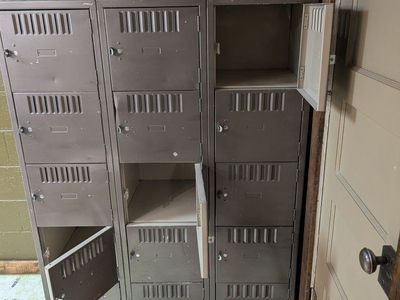 Lockers/cabinets