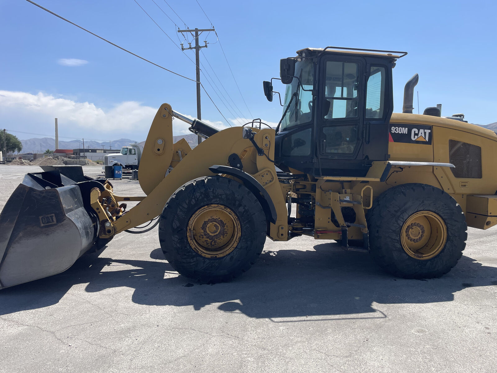 2019 CAT 930M LOADER