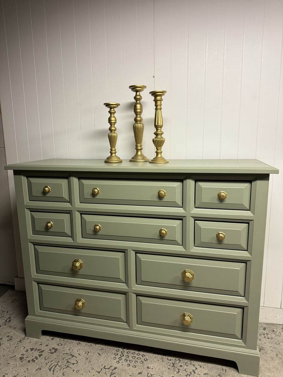 Large solid Dresser