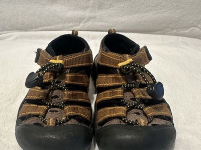 Keen toddler size 8 brown with orange trim WP hiking sandals
