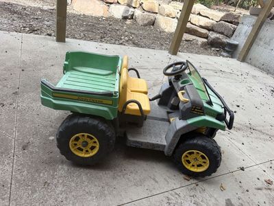 John Deere 12V Peg Perego Ride-On Gator Utility Vehicle