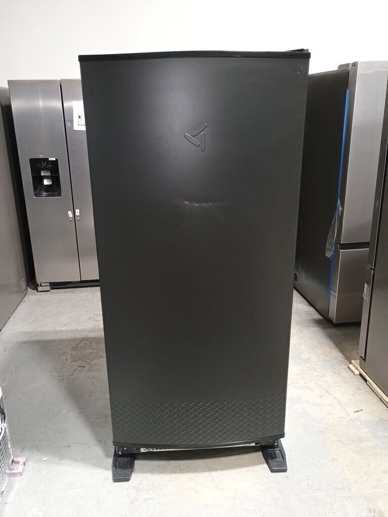 NEW 18 C FT UPRIGHT REFRIGERATOR IN BLACK