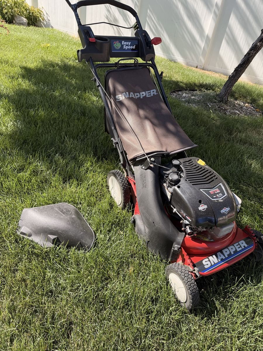 Snapper Hi-Vac Self-Propelled Walk-Behind Lawn Mower with Bag & Briggs & Stratton Engine