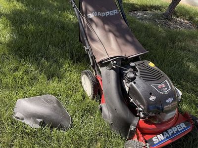 Snapper Hi-Vac Self-Propelled Walk-Behind Lawn Mower with Bag & Briggs & Stratton Engine