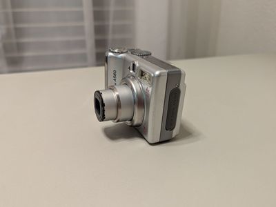 canon camera - digital powershot 7mp