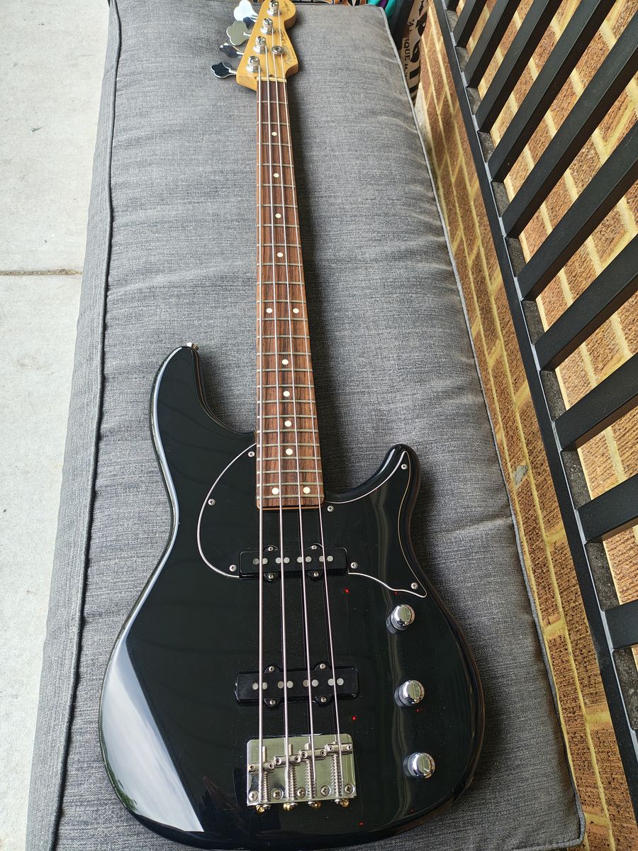 Fender Bass Stu Hamm Urge 1
