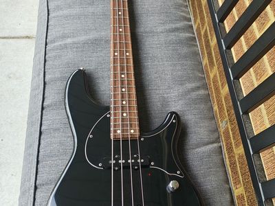 Fender Bass Stu Hamm Urge 1