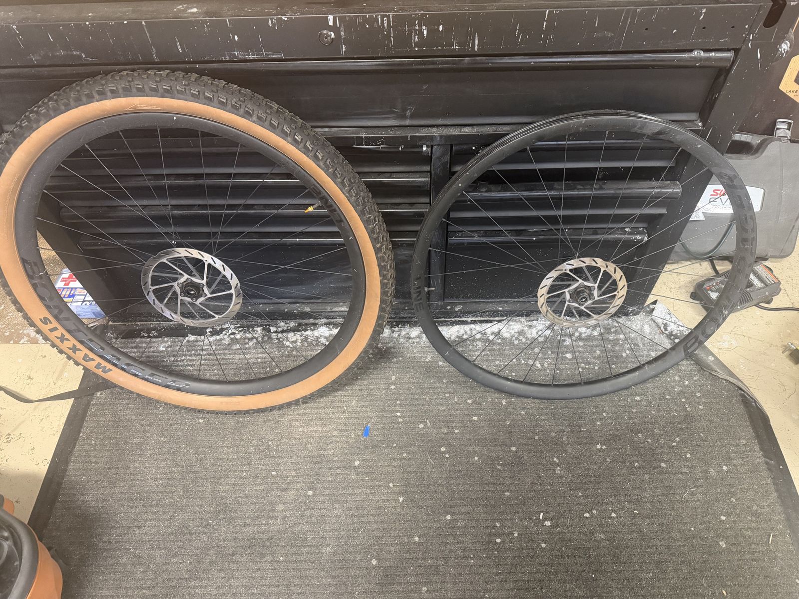 Bontrager Line 30 Carbon wheels