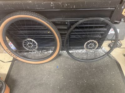 Bontrager Line 30 Carbon wheels