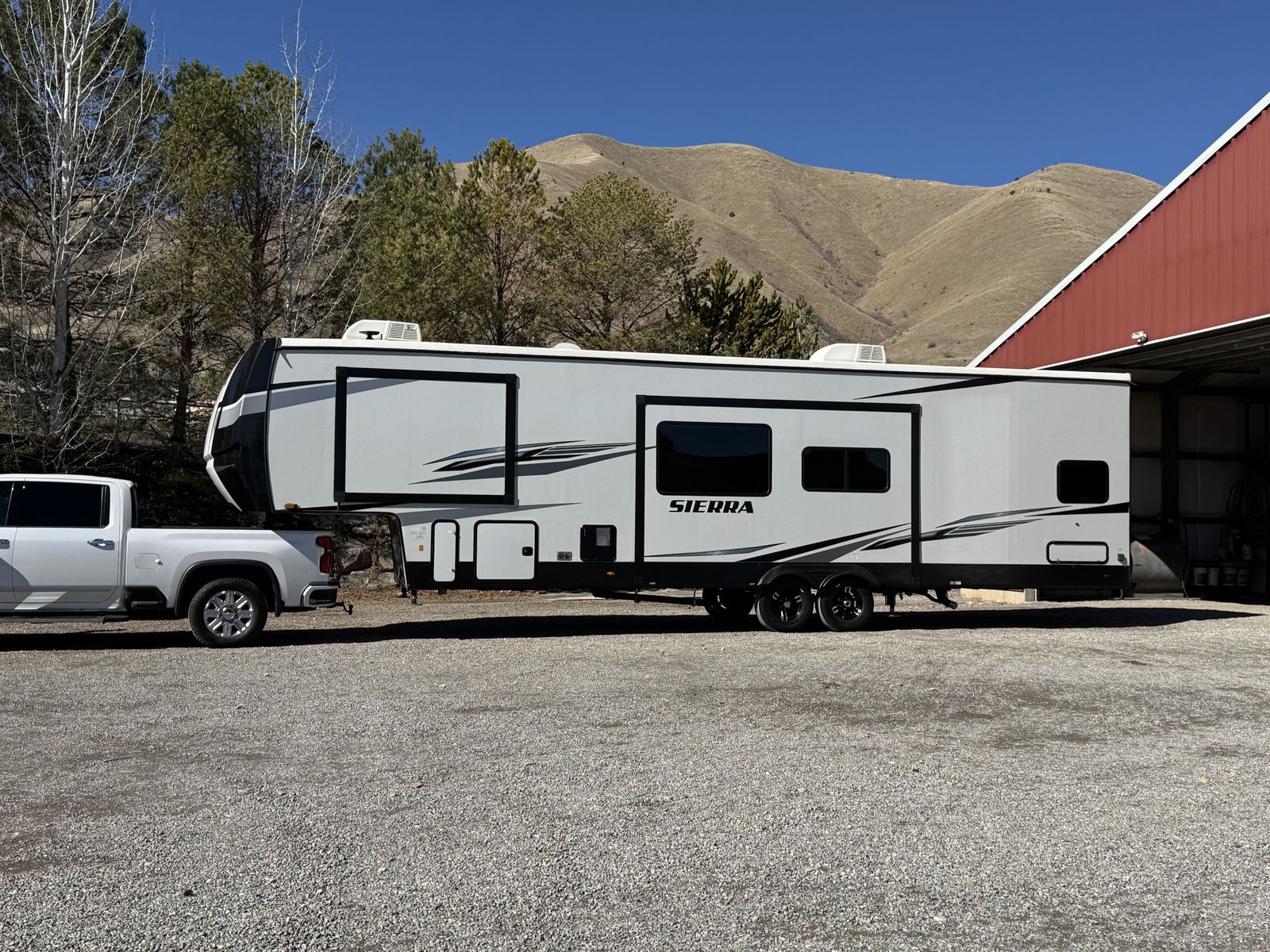 2022 Forest River Sierra 3440BH Fifth Wheel – Bunkhouse Family Camper – Sleeps up to 10