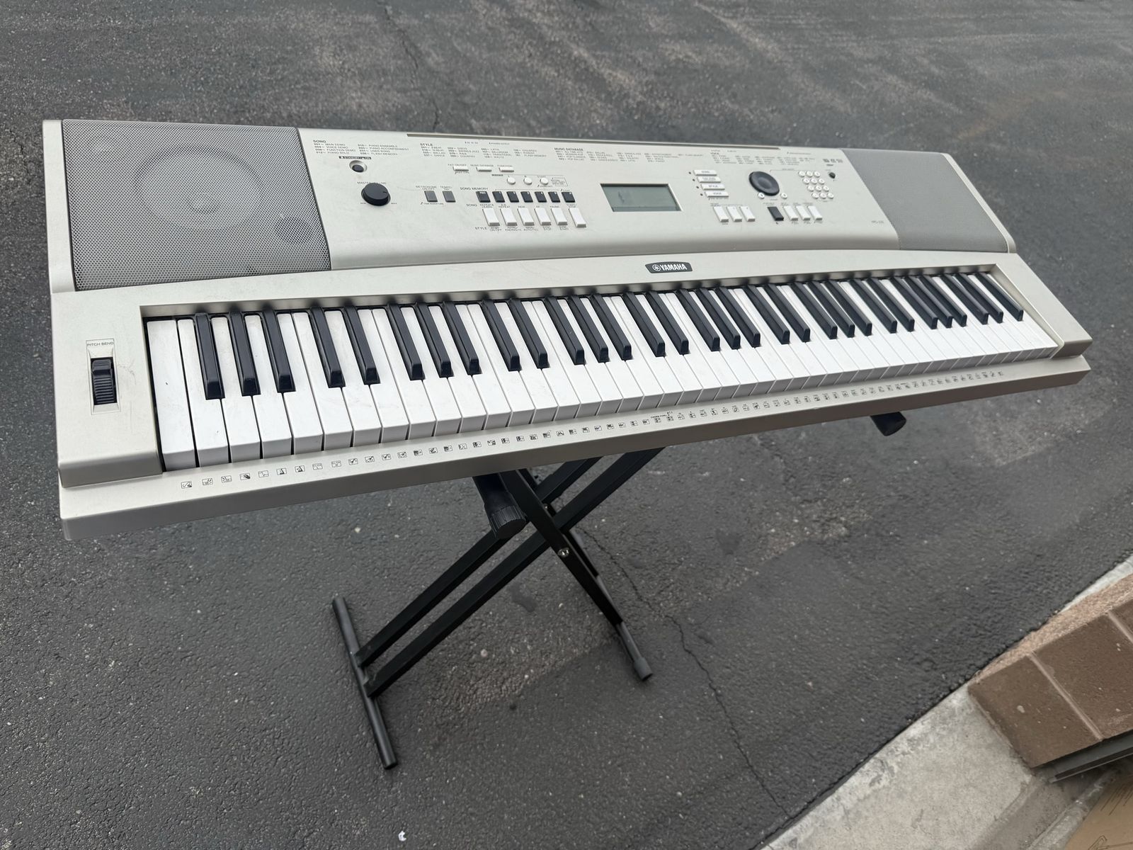 Yamaha digital piano keyboard YPG 235 76 keys