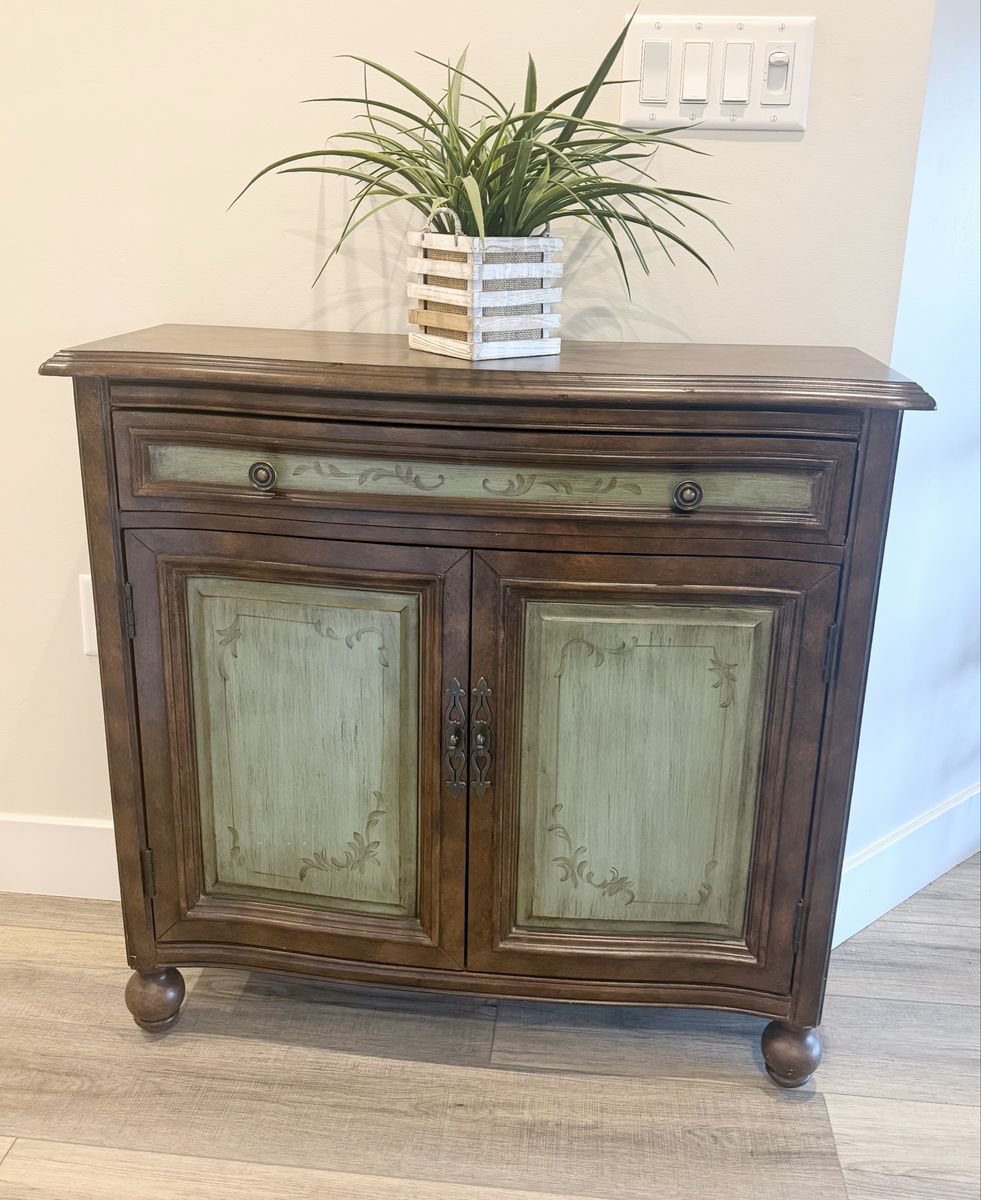 Gorgeous Entry Table