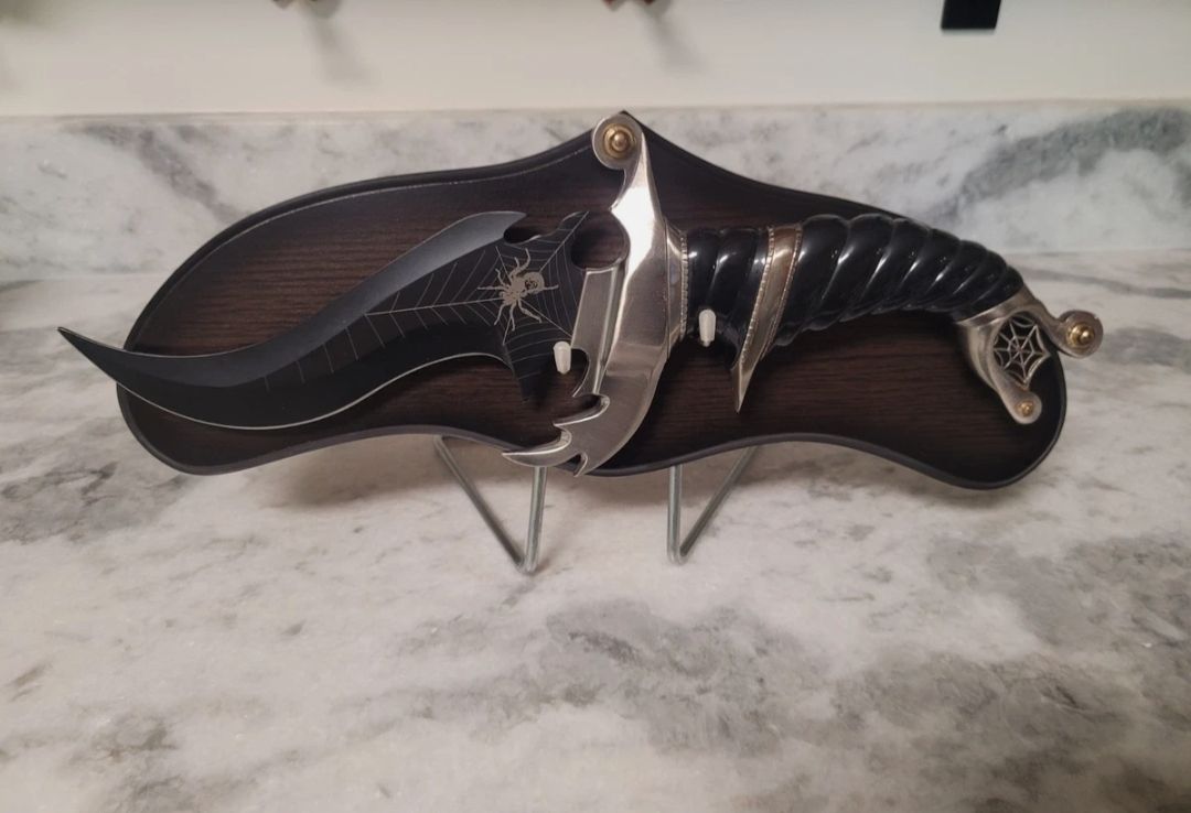 Black widow dagger