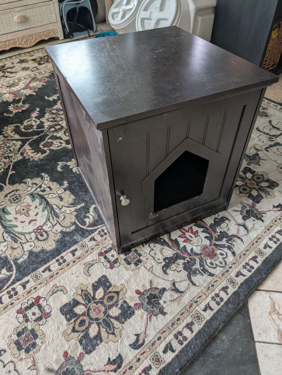 Litter box enclosure/end table