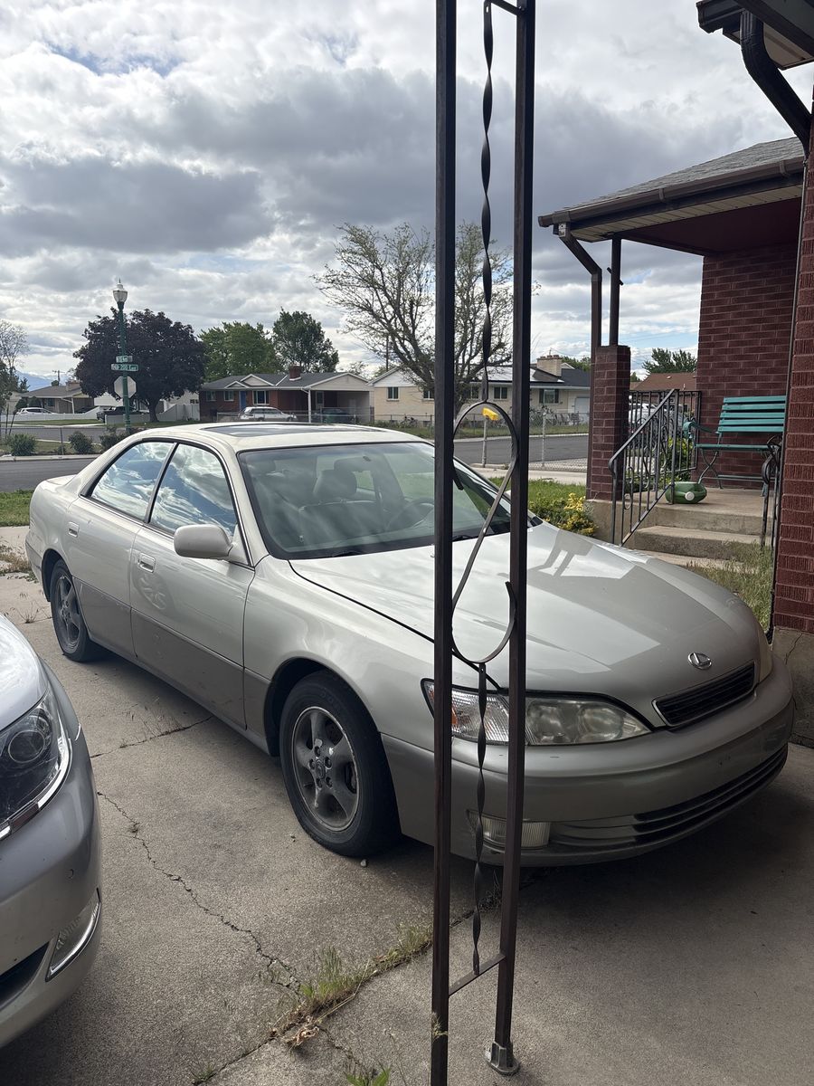 1997 Lexus ES Base