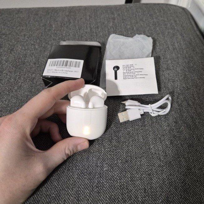 New Bluetooth wireless earphones / earbuds